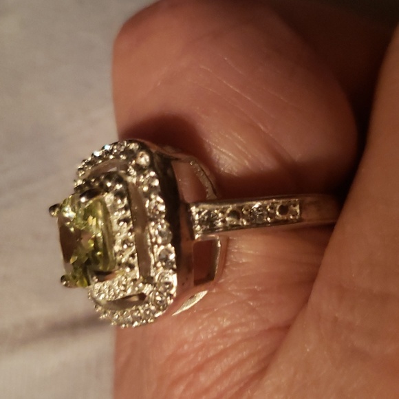 Ladies ring - Picture 2 of 2